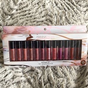 •Pucker-Up Lip set•